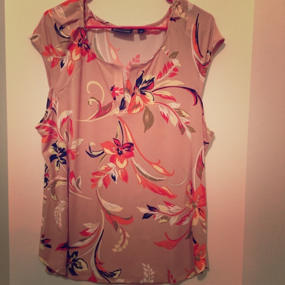 NY and Company Light Pink Floral‎ Top NEW
